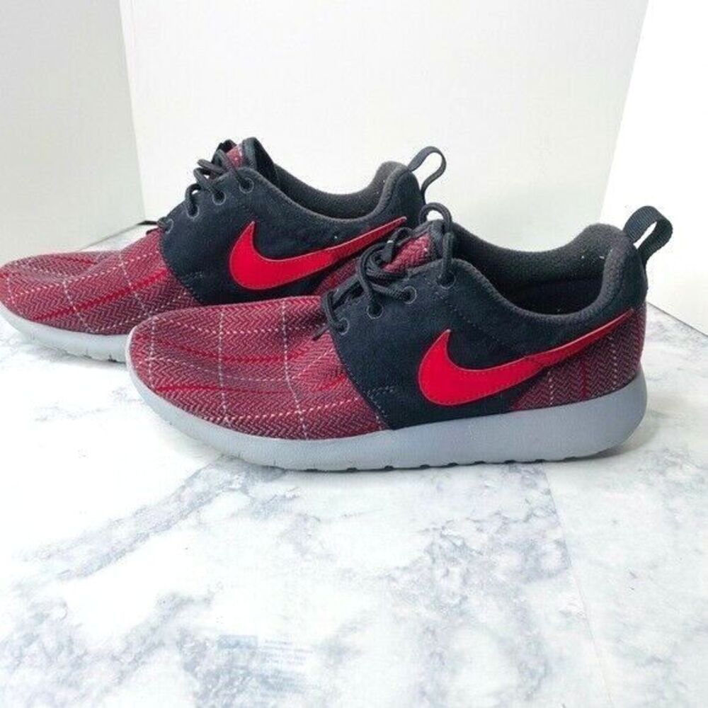Nike Roshe One Special Edition Red Plaid Sneakers 5Y Black Casual Running - Picture 4 of 8